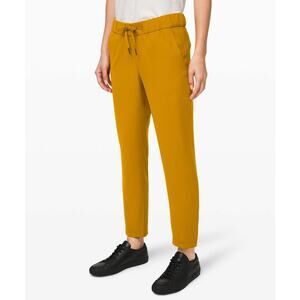 Lululemon On the Fly 7/8 Pant *Woven- Size 6- Fools Gold